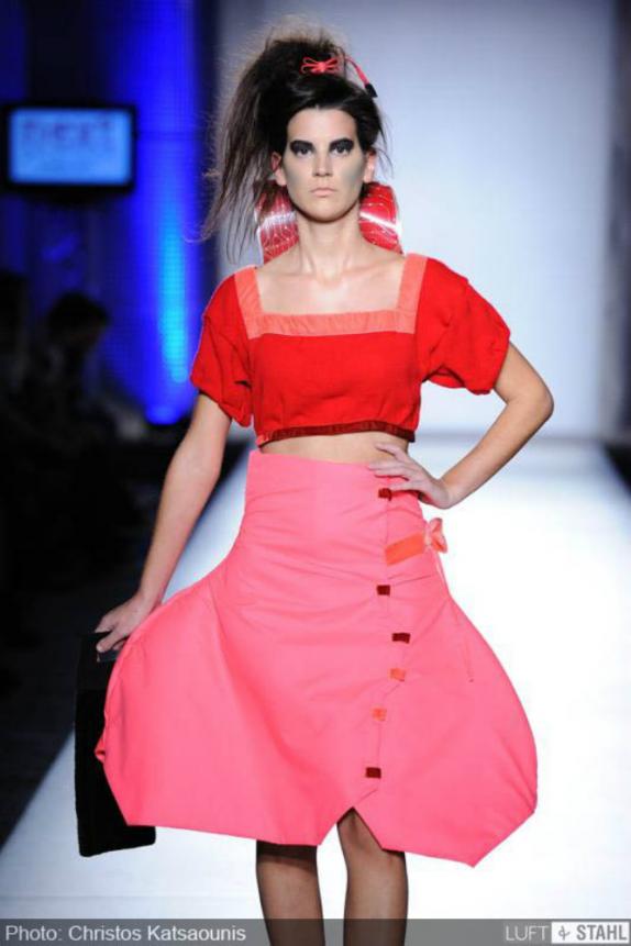 Η απόφοιτος της ΑΣΚΤ ΟΛΓΑ ΕΥΑΓΓΕΛΙΔΟΥ έλαβε το Α΄ Βραβείο Καλύτερου Έλληνα Σχεδιαστή Μόδας 2011 στο πλαίσιο της Athens Fashion Week και θα εκπροσωπήσει την Ελλάδα στο INTERNATIONAL DESIGNER AWARD